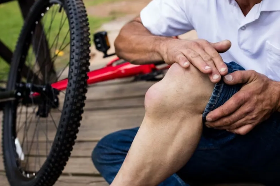 Knee Pain & Injuries: Symptoms, Causes, Treatment in Cocoa