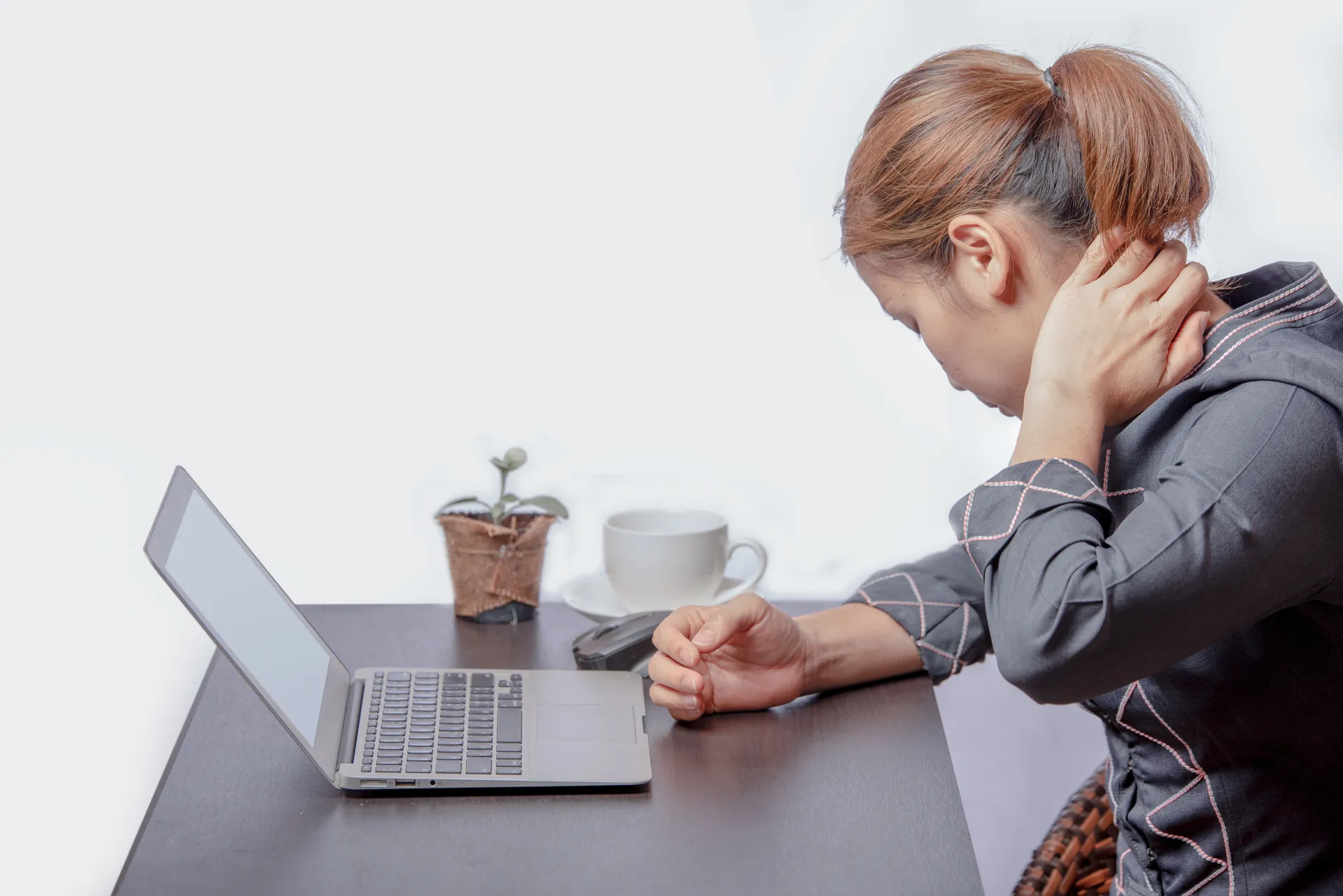 The Different Types of Neck Pain & Their Common Causes